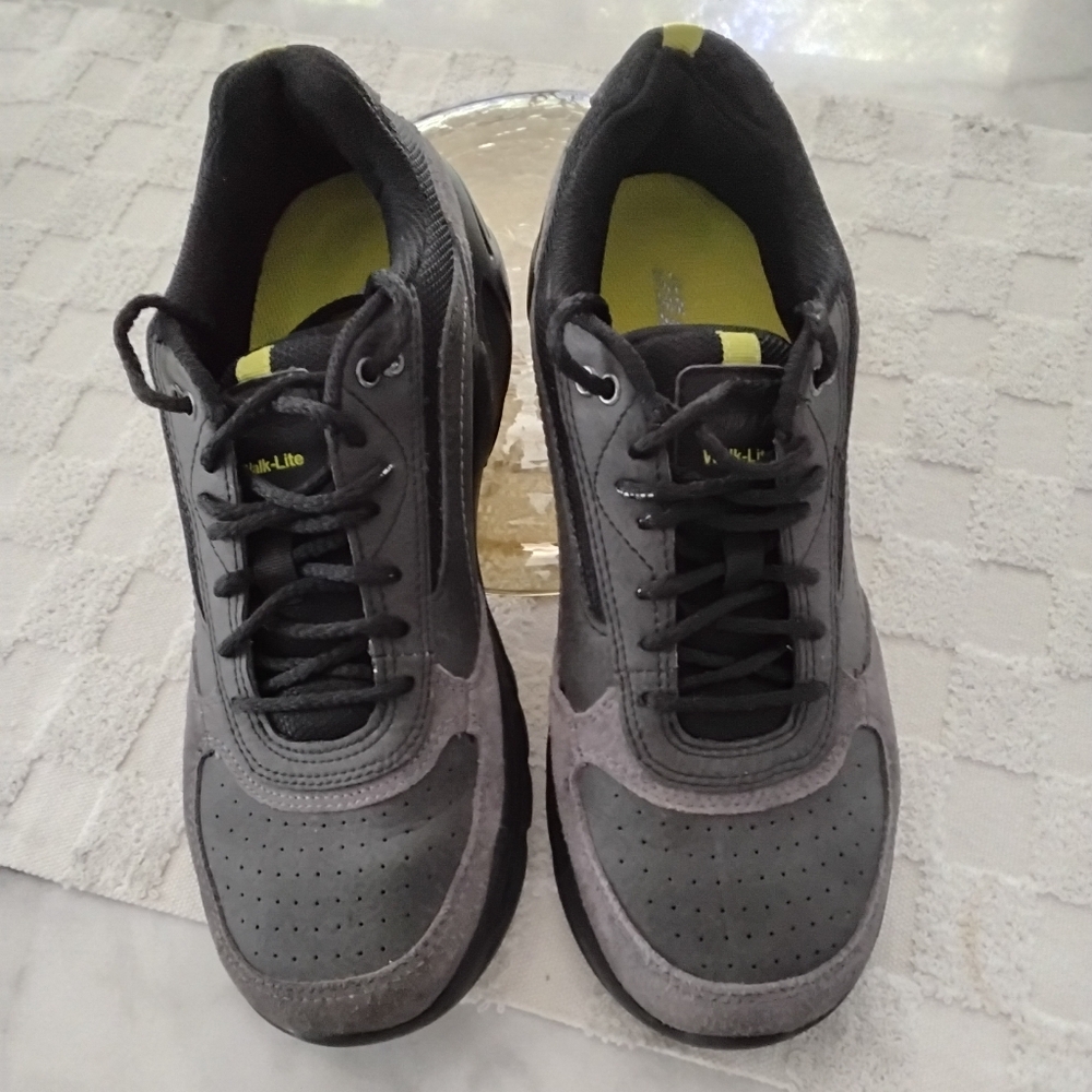 Hi Tec Men's Two Tone Gray & Black Athletic Shoes.